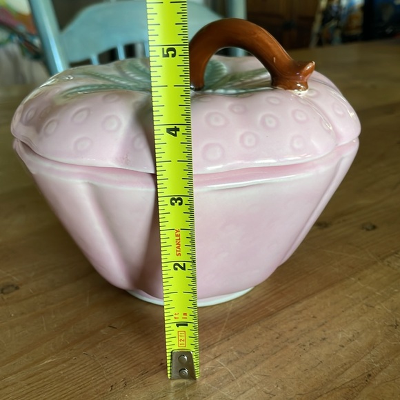 Two Vintage Strawberry Canisters USA Pottery - Picture 8 of 11